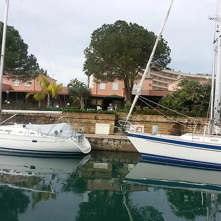 Su Canale Navigabile Villa