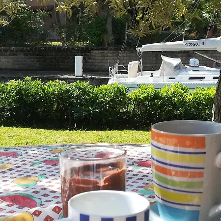 Su Canale Navigabile Villa *