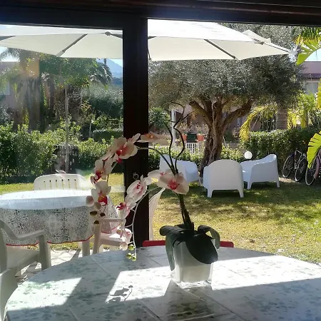 Su Canale Navigabile Villa